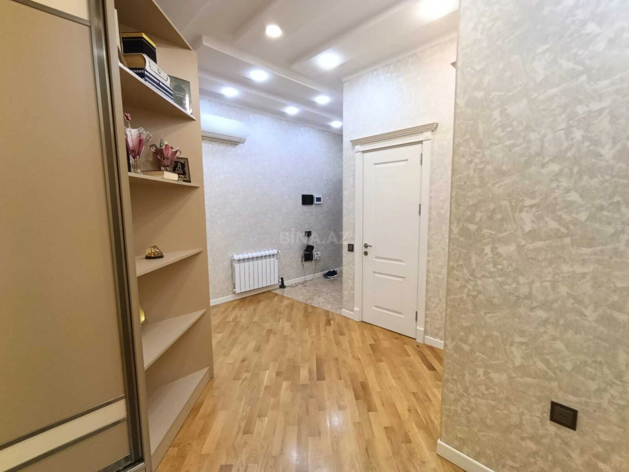 Satılır 3 otaqlı mənzil 127.4 m²