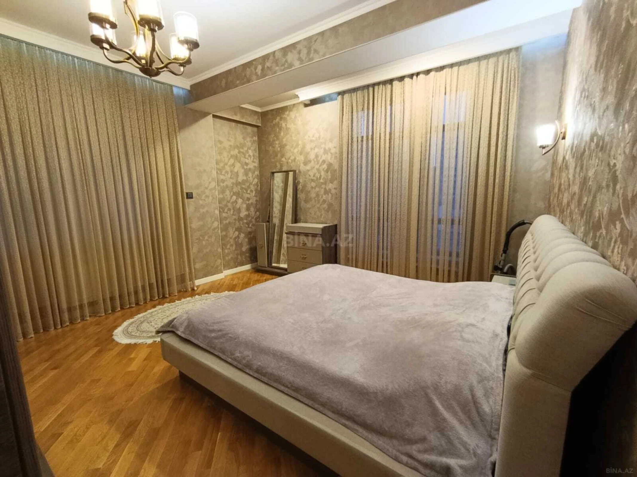 Satılır 3 otaqlı mənzil 127.4 m²