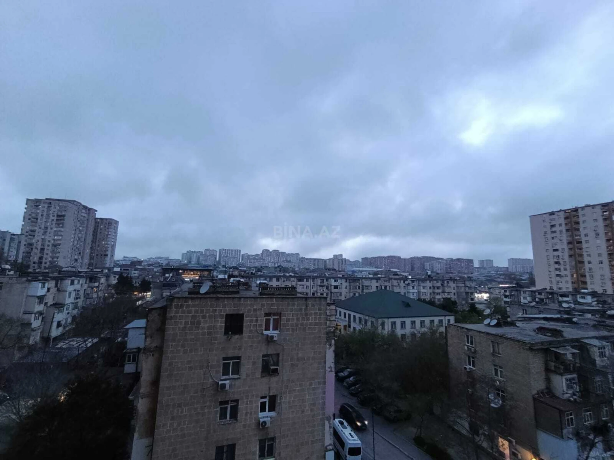 Satılır 3 otaqlı mənzil 127.4 m²
