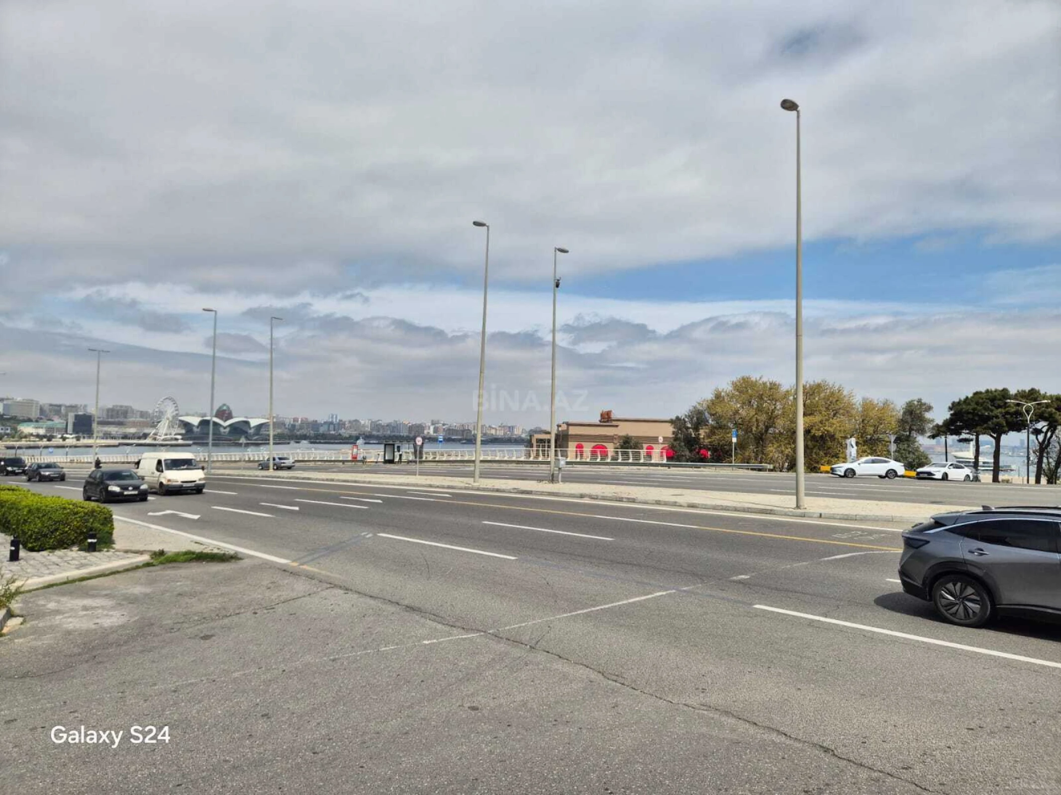 Satılır obyekt 212 m²