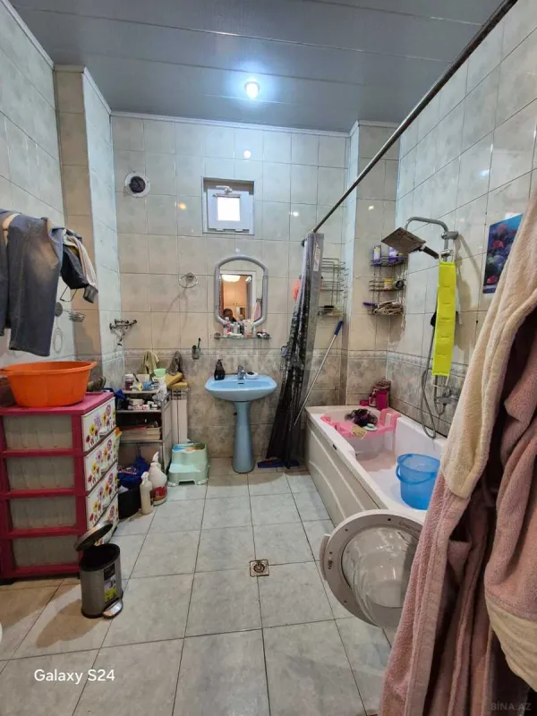 Satılır obyekt 212 m²