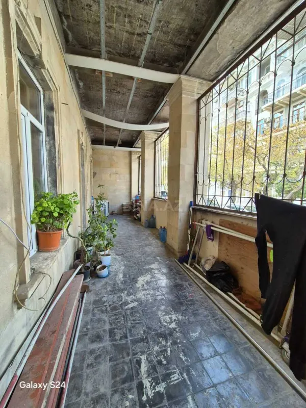 Satılır obyekt 212 m²