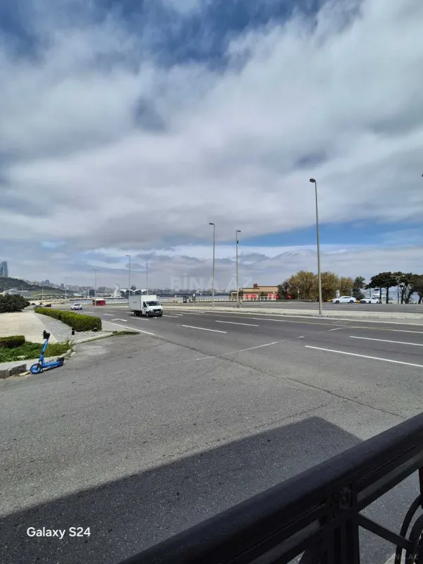 Satılır obyekt 212 m²