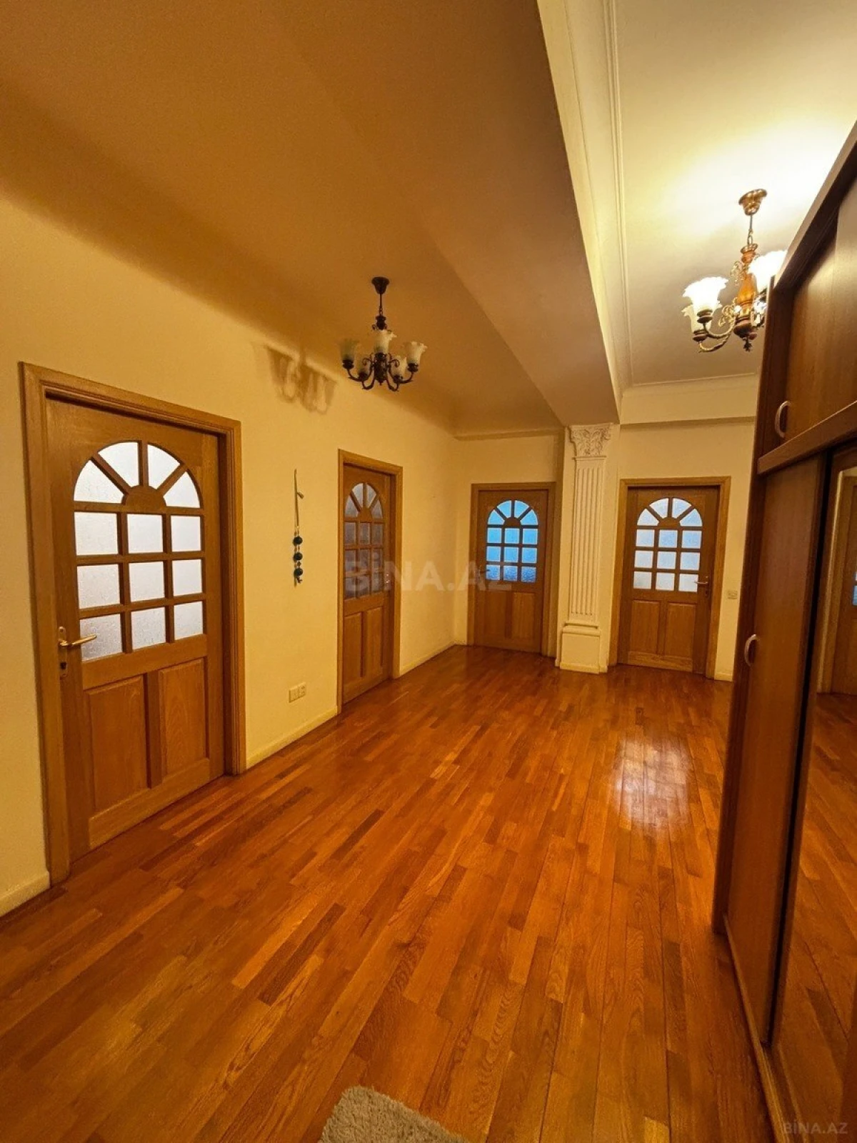 Satılır 4 otaqlı mənzil 170 m²