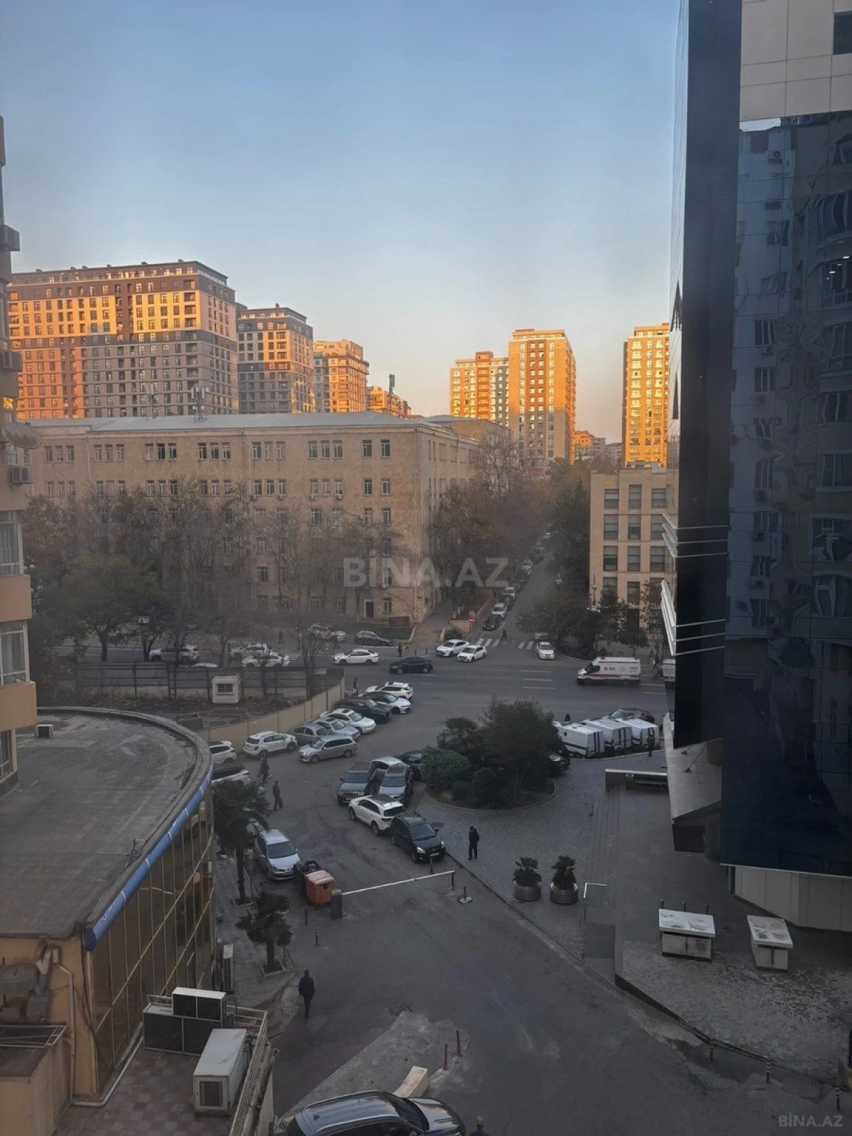 Satılır 4 otaqlı mənzil 170 m²