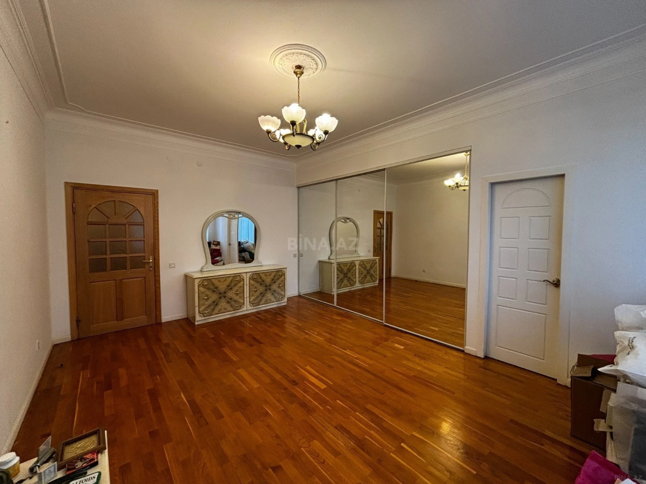 Satılır 4 otaqlı mənzil 170 m²