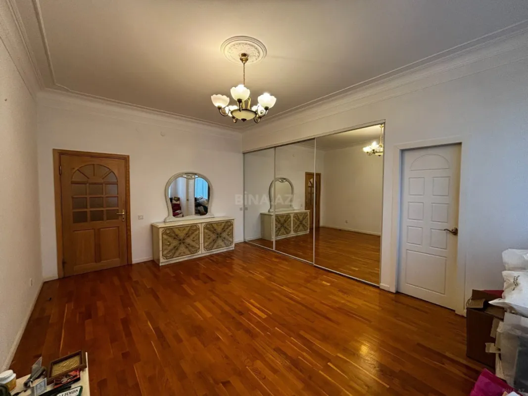 Satılır 4 otaqlı mənzil 170 m²