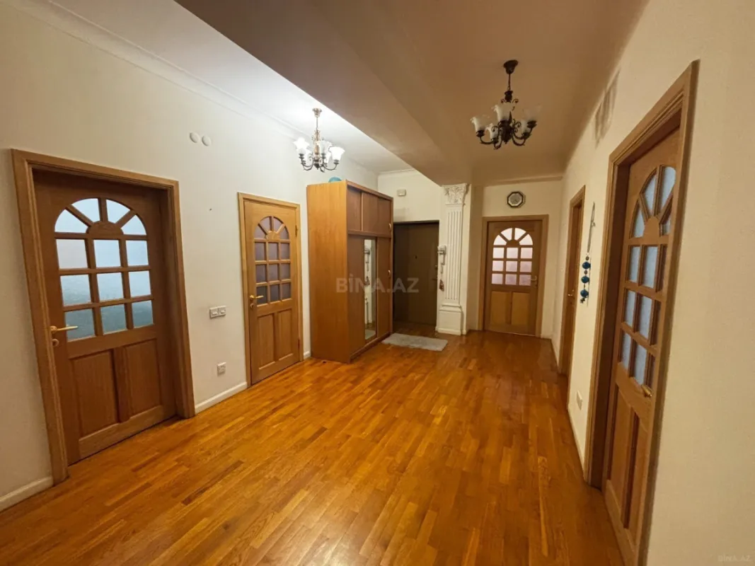 Satılır 4 otaqlı mənzil 170 m²