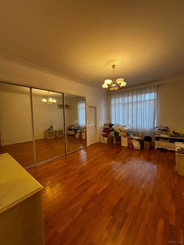 Satılır 4 otaqlı mənzil 170 m²