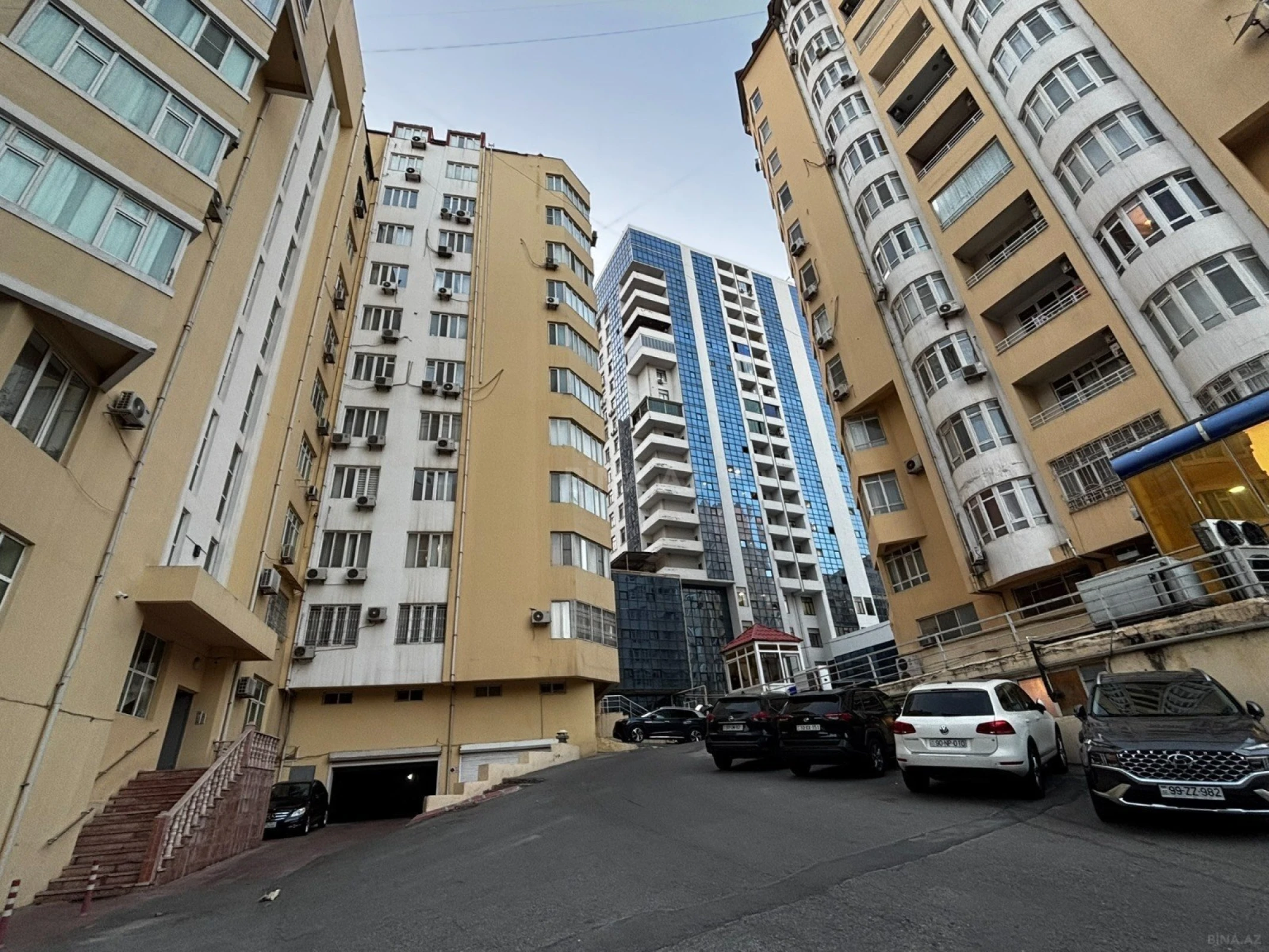 Satılır 4 otaqlı mənzil 170 m²