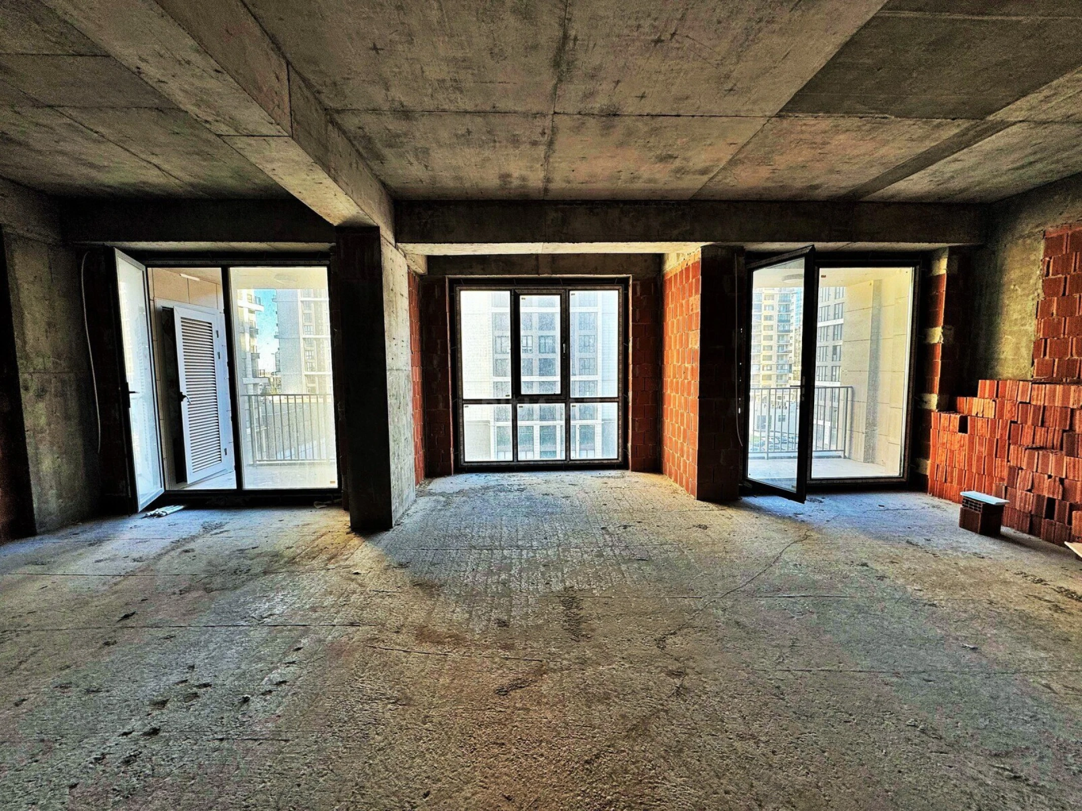 Satılır 2 otaqlı mənzil 79.3 m²