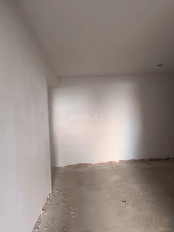 Satılır 4 otaqlı mənzil 196 m²