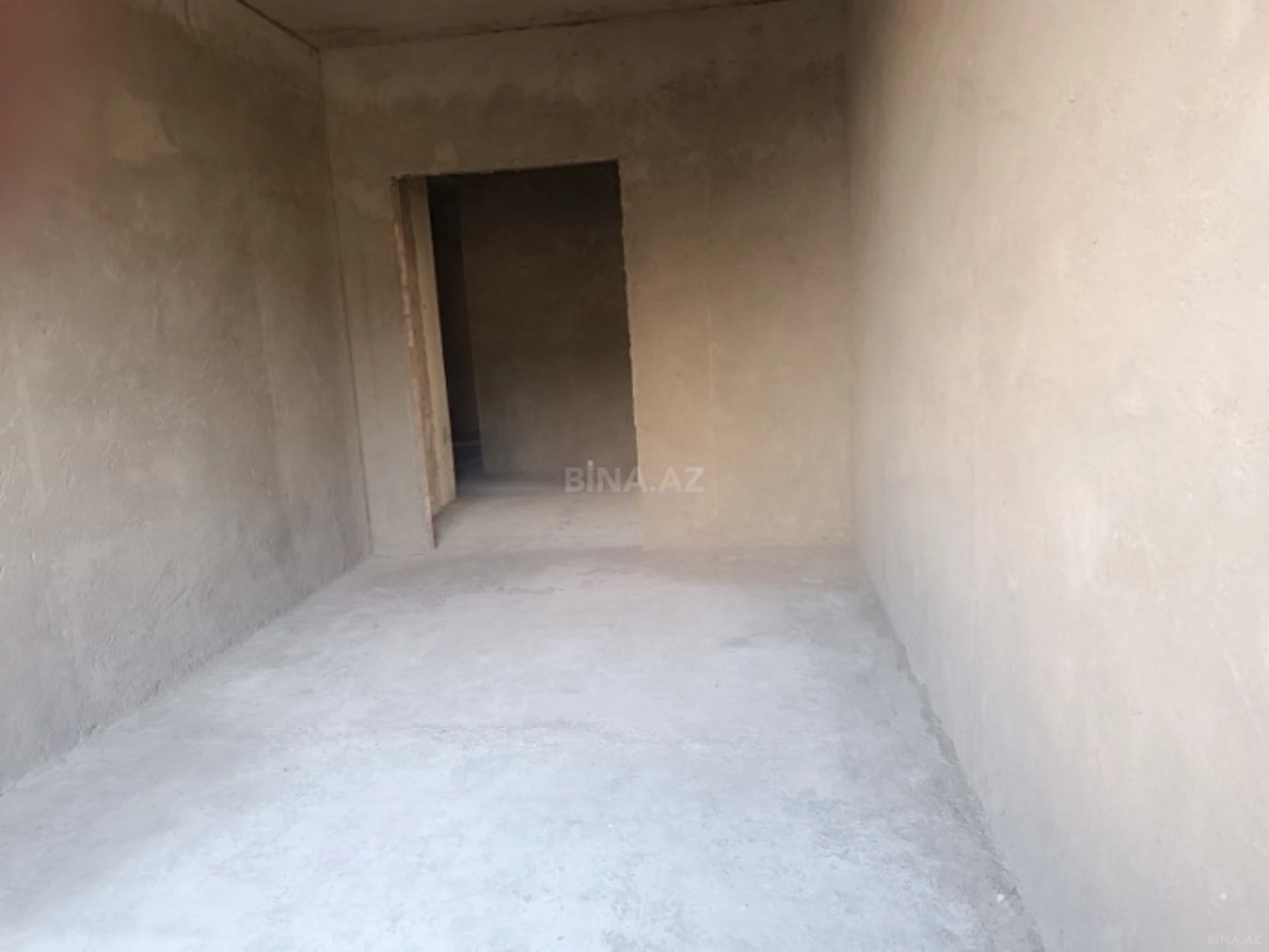 Satılır 4 otaqlı mənzil 196 m²