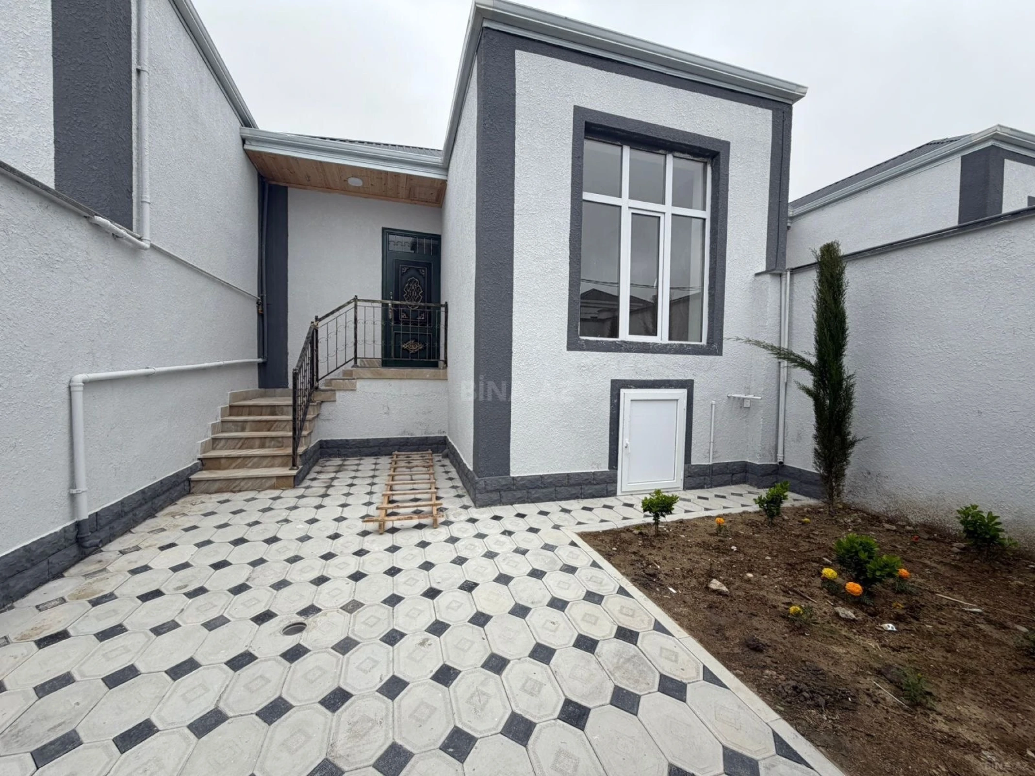 Satılır 2 otaqlı həyət evi 65 m²