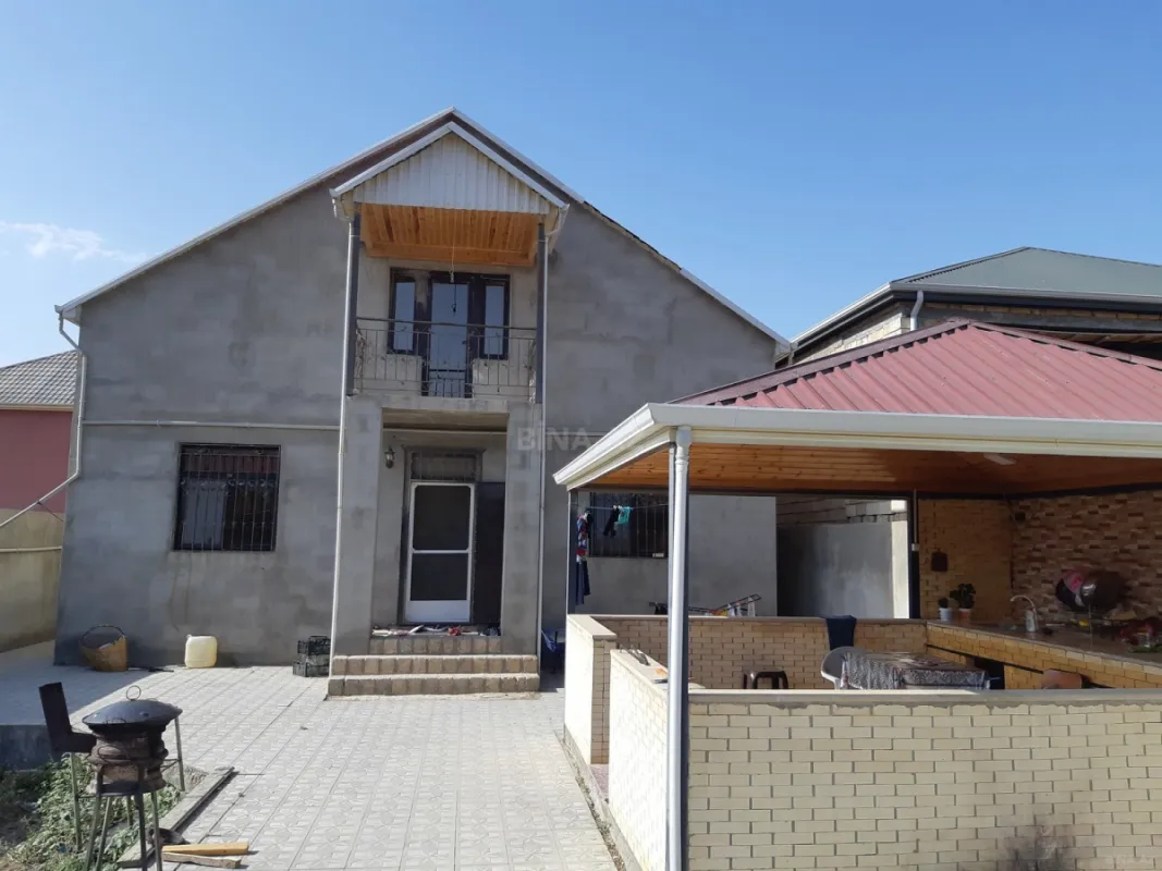 Satılır 4 otaqlı həyət evi 200 m²