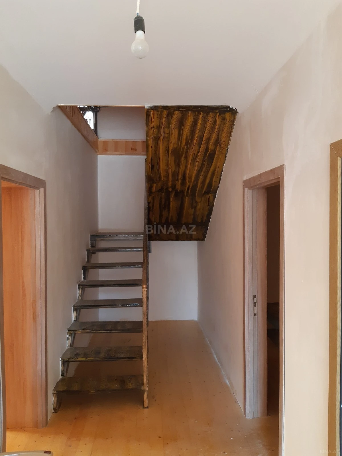 Satılır 4 otaqlı həyət evi 200 m²