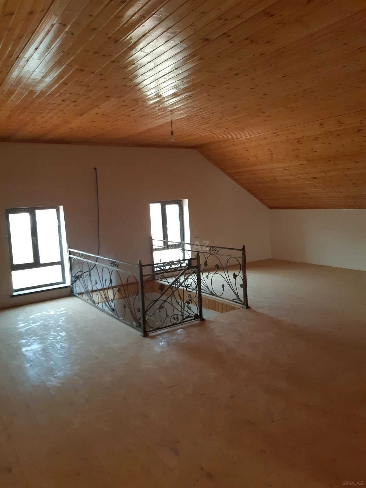 Satılır 4 otaqlı həyət evi 200 m²