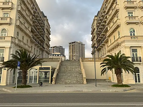 Satılır 3 otaqlı mənzil 105 m²