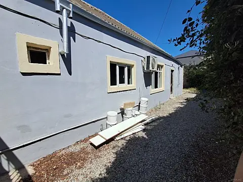 Satılır 5 otaqlı həyət evi 140 m²