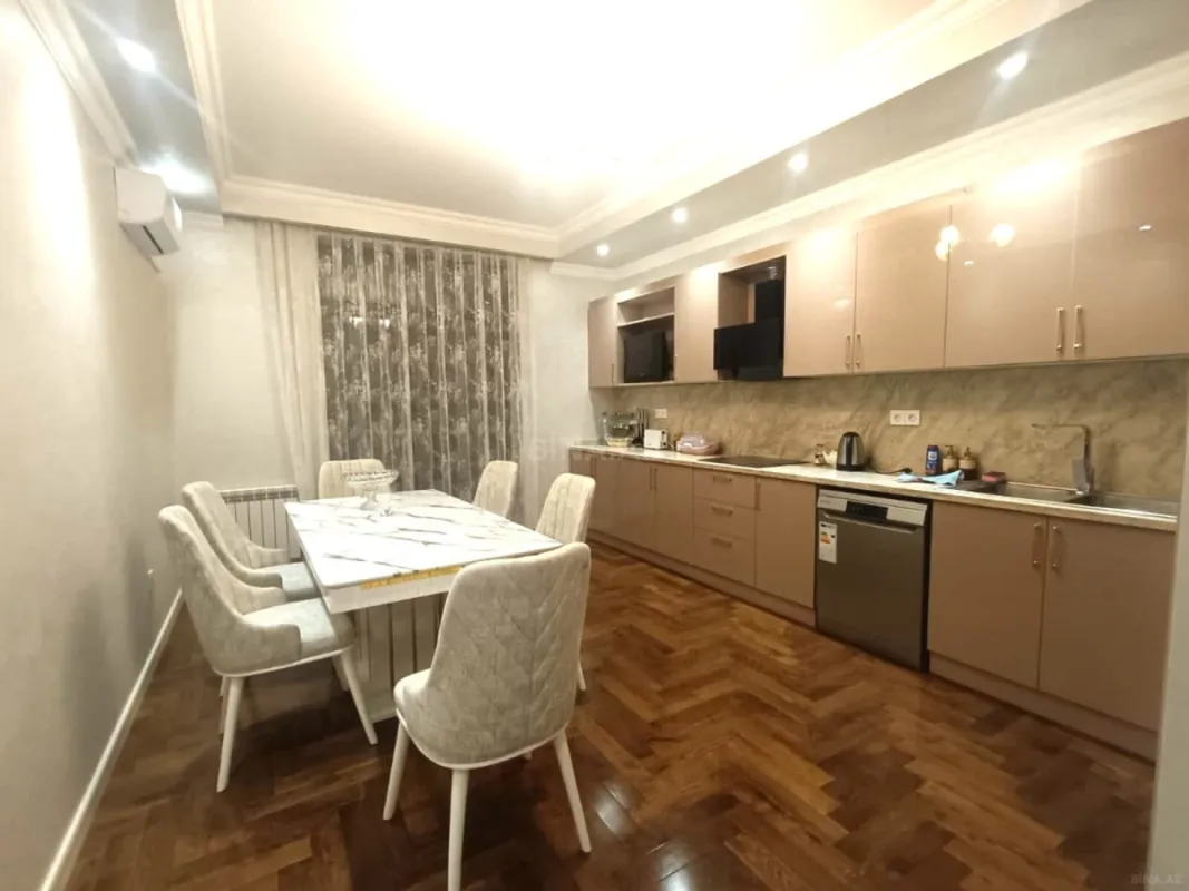 Kirayə verilir 2 otaqlı mənzil 90 m²