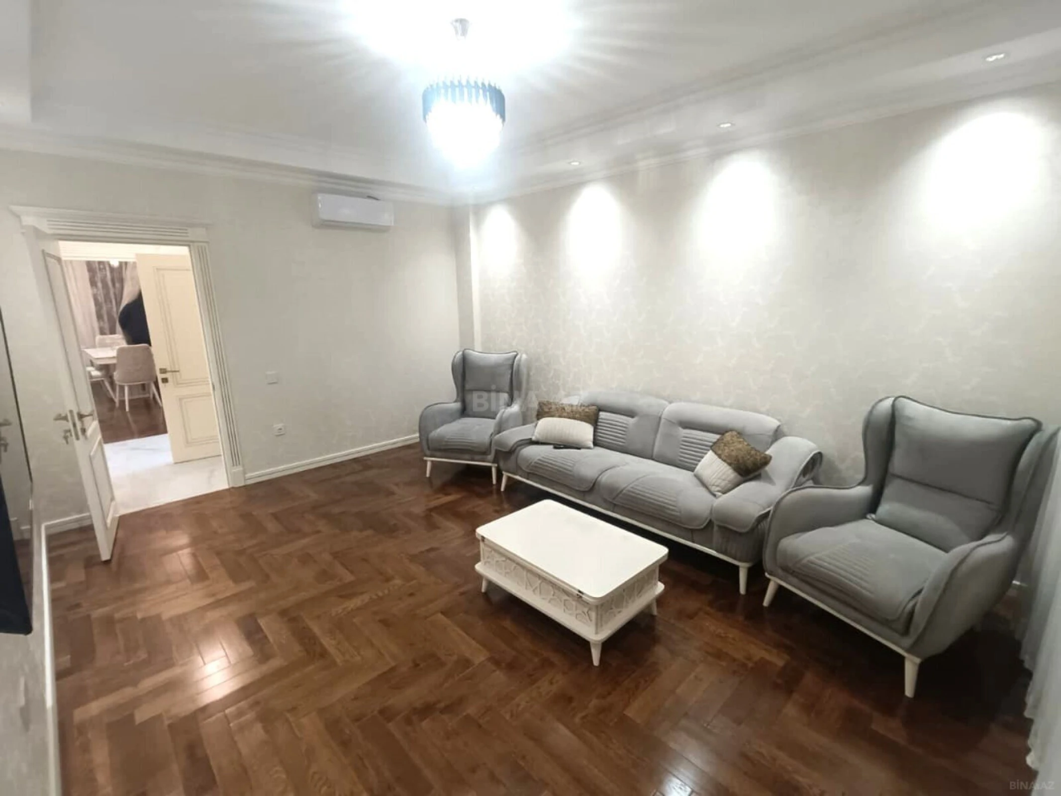 Kirayə verilir 2 otaqlı mənzil 90 m²