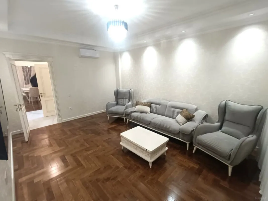Kirayə verilir 2 otaqlı mənzil 90 m²