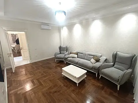 Kirayə verilir 2 otaqlı mənzil 90 m²