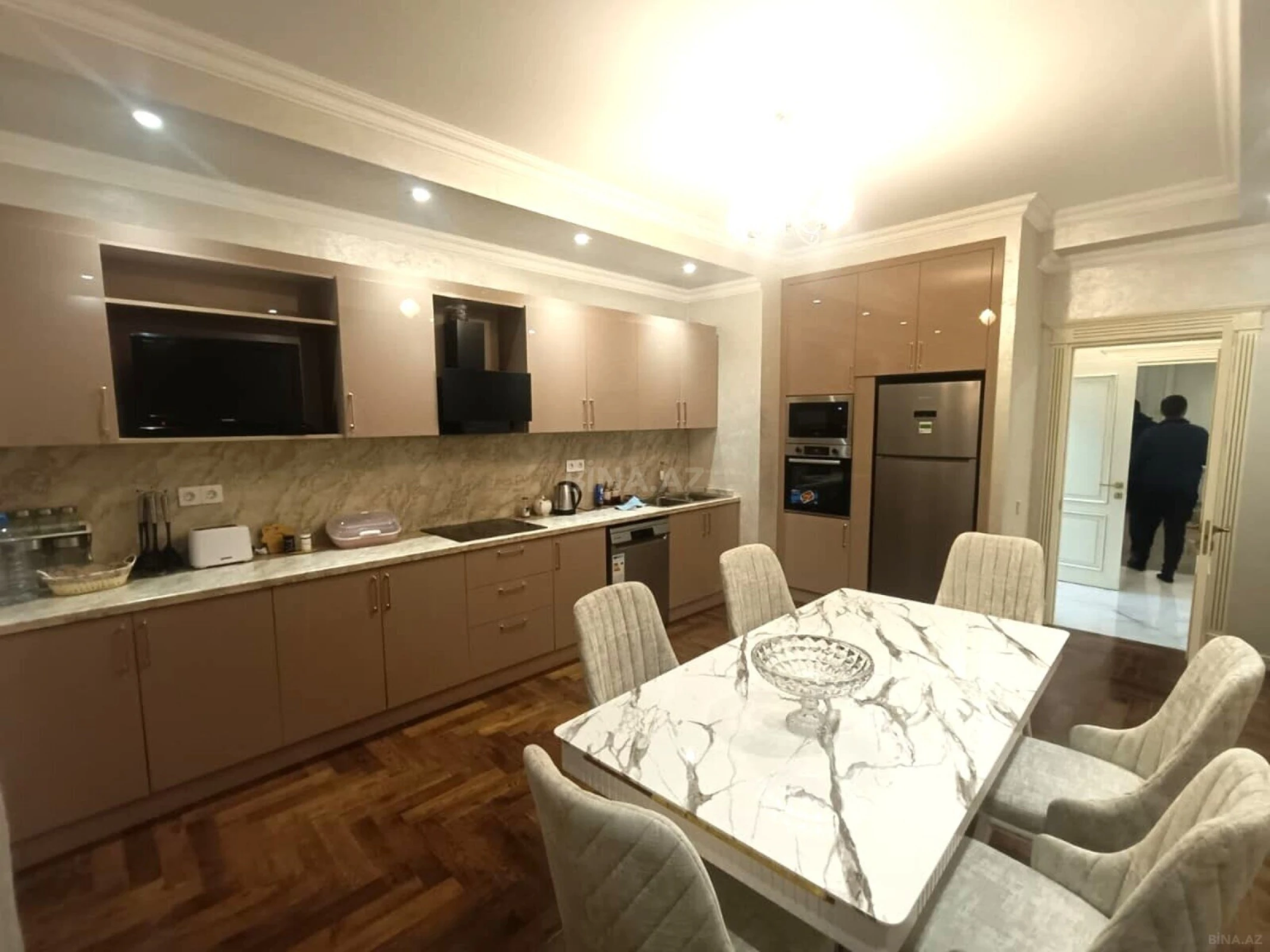 Kirayə verilir 2 otaqlı mənzil 90 m²