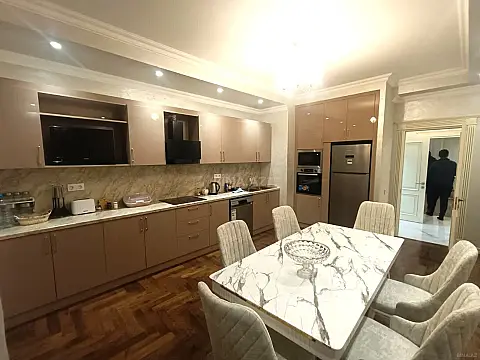 Kirayə verilir 2 otaqlı mənzil 90 m²