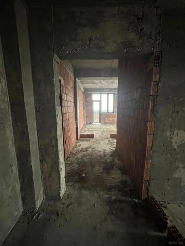 Satılır 2 otaqlı mənzil 92 m²