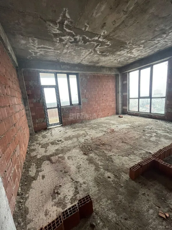 Satılır 2 otaqlı mənzil 92 m²