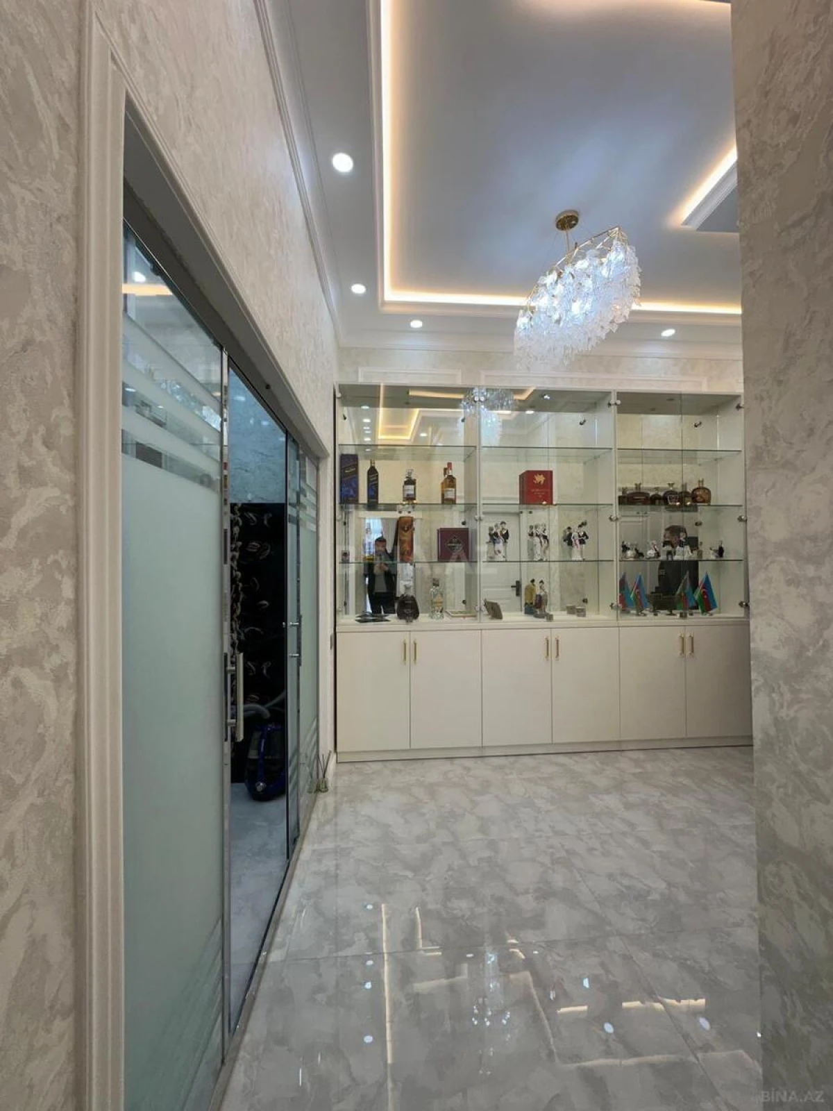 Satılır 2 otaqlı mənzil 67 m²