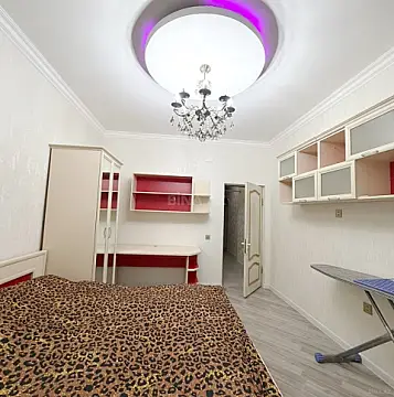 Kirayə verilir 3 otaqlı mənzil 142 m²