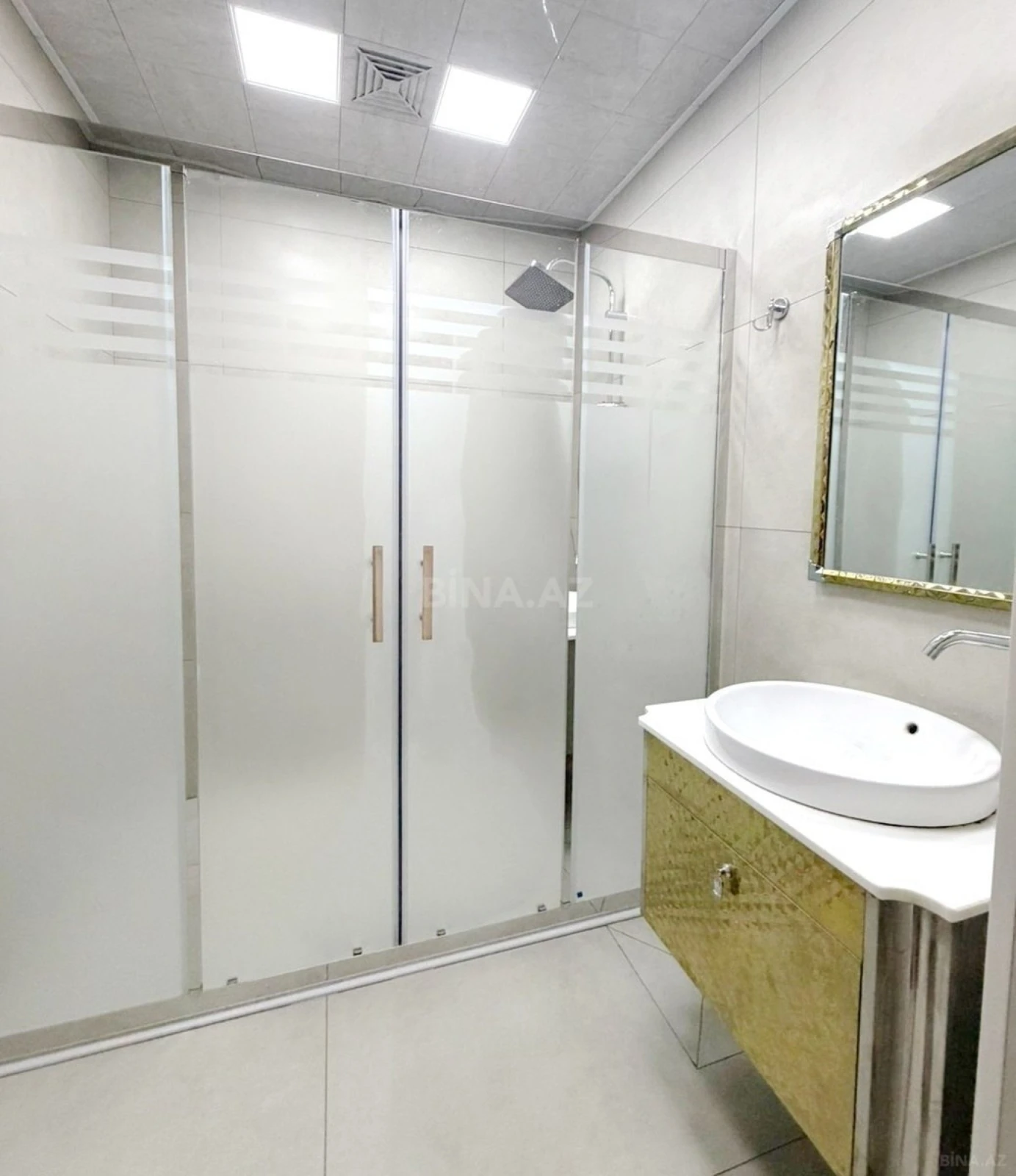 Kirayə verilir 3 otaqlı mənzil 142 m²
