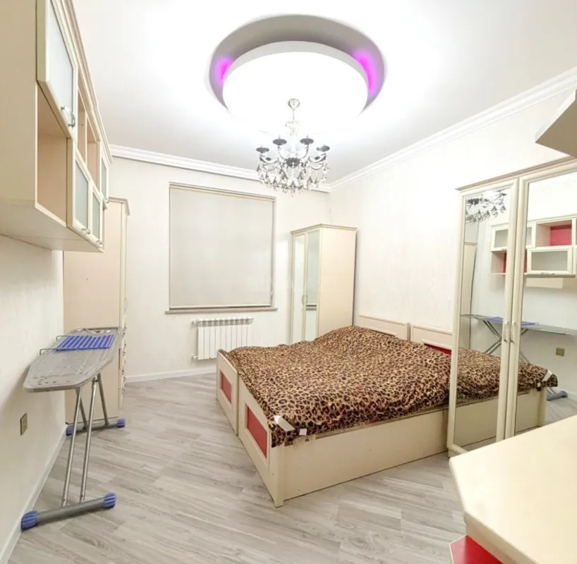 Kirayə verilir 3 otaqlı mənzil 142 m²