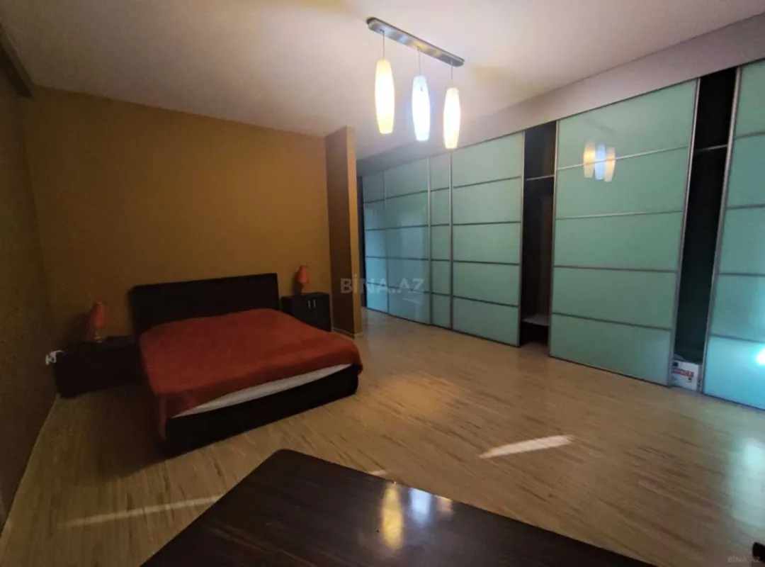 Satılır 4 otaqlı mənzil 140 m²