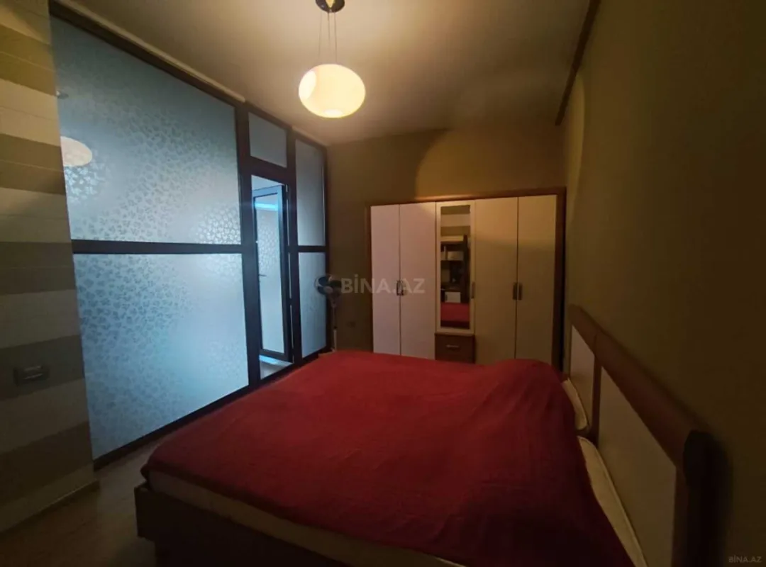 Satılır 4 otaqlı mənzil 140 m²