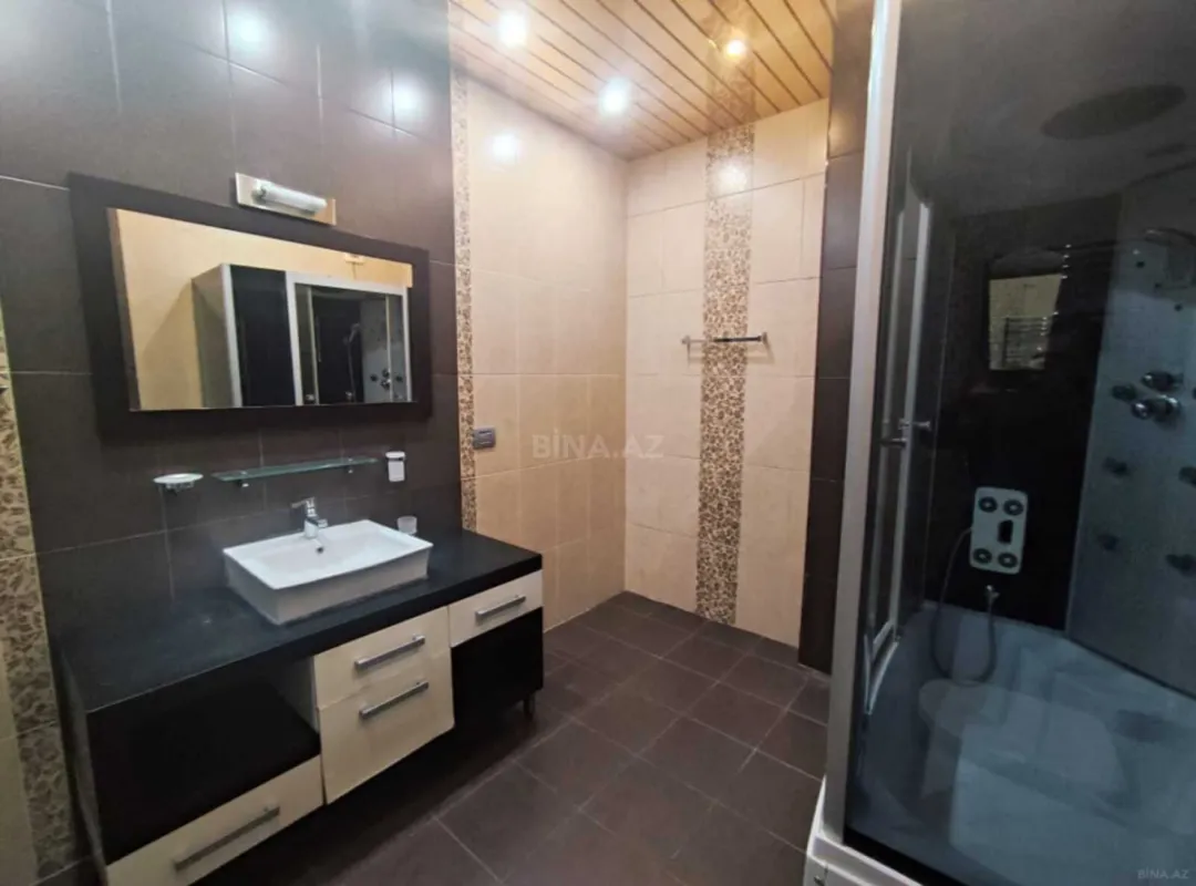 Satılır 4 otaqlı mənzil 140 m²