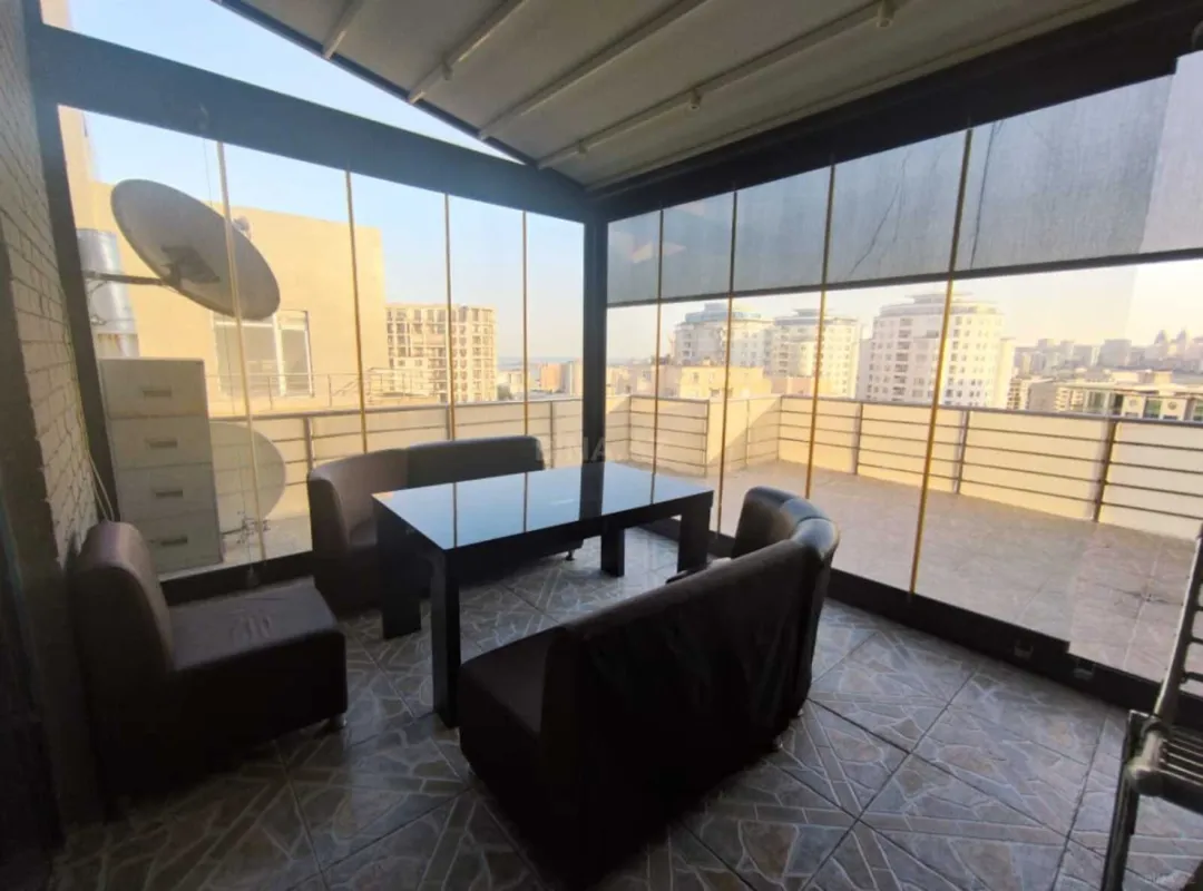 Satılır 4 otaqlı mənzil 140 m²