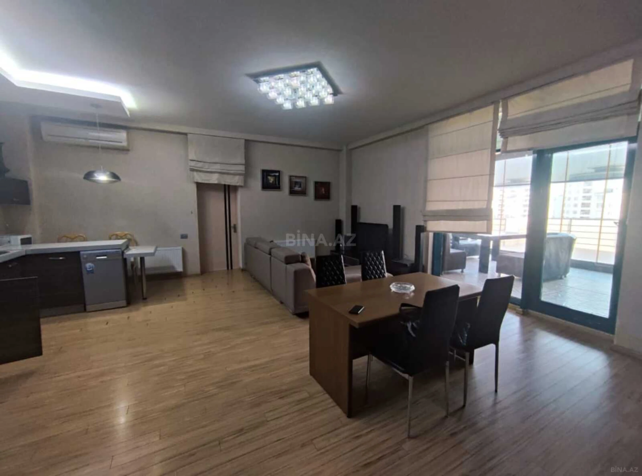 Satılır 4 otaqlı mənzil 140 m²
