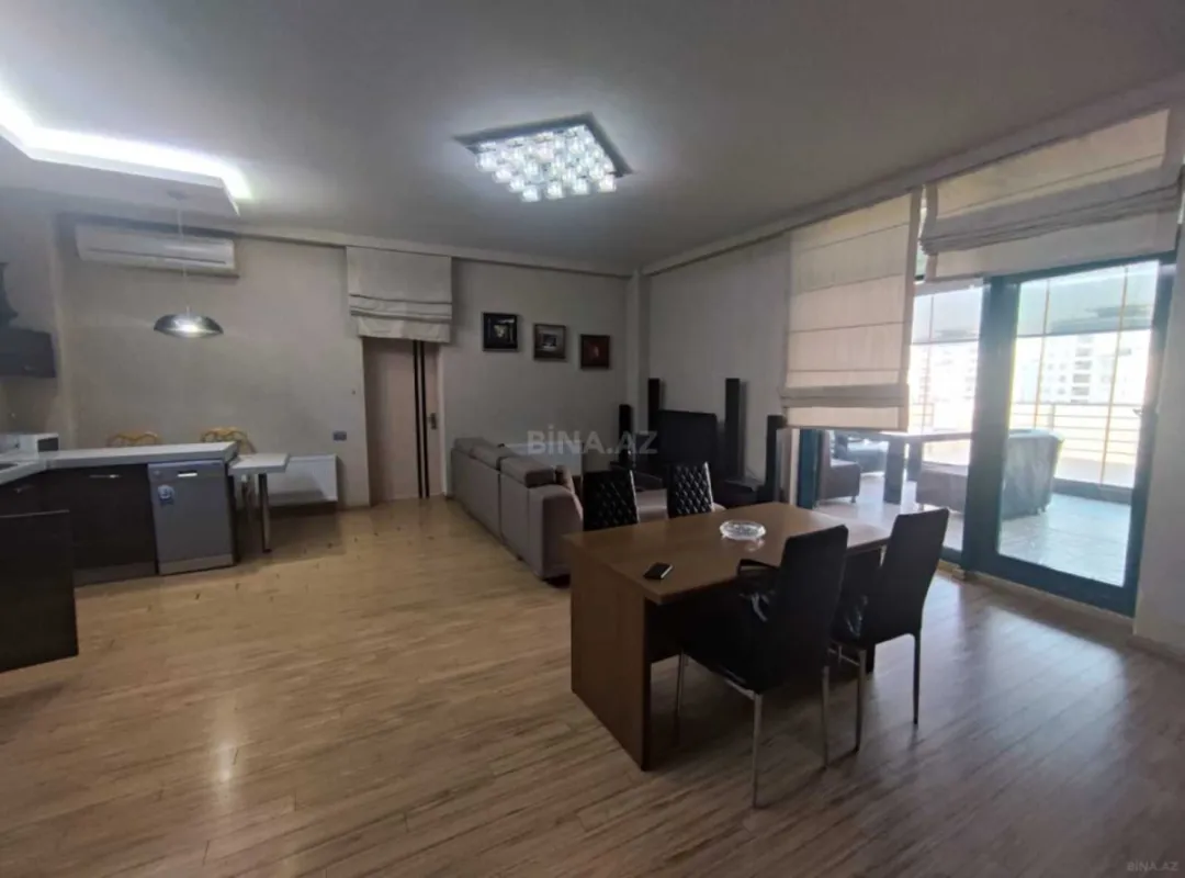 Satılır 4 otaqlı mənzil 140 m²