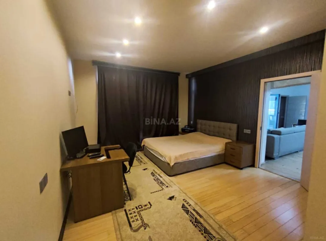 Satılır 4 otaqlı mənzil 140 m²