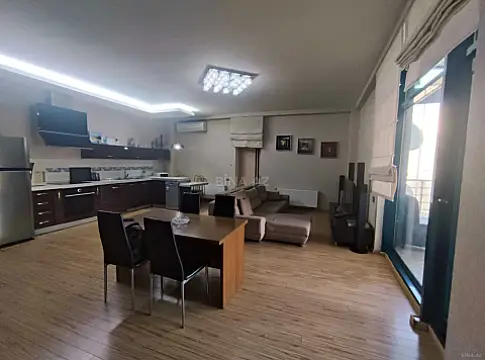 Satılır 4 otaqlı mənzil 140 m²