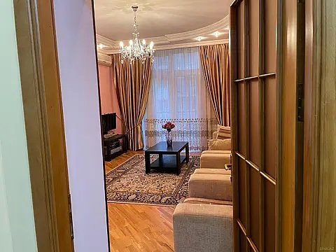 Kirayə verilir 2 otaqlı mənzil 80 m²