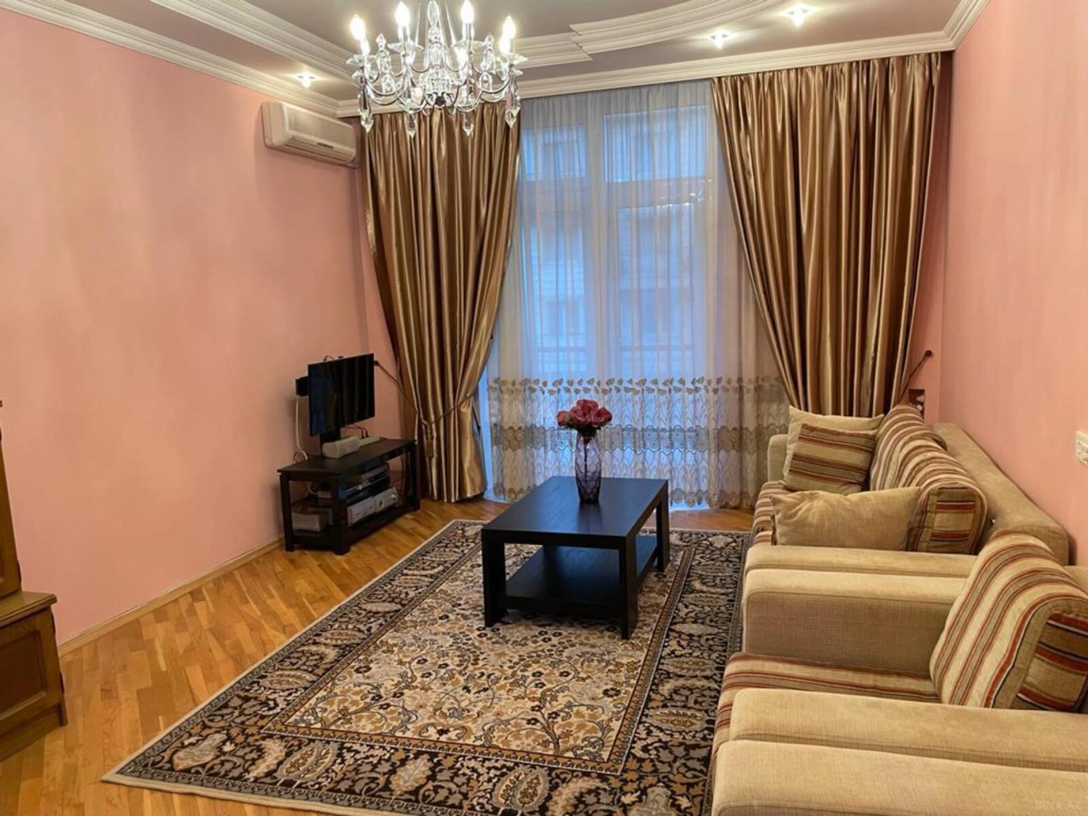 Kirayə verilir 2 otaqlı mənzil 80 m²