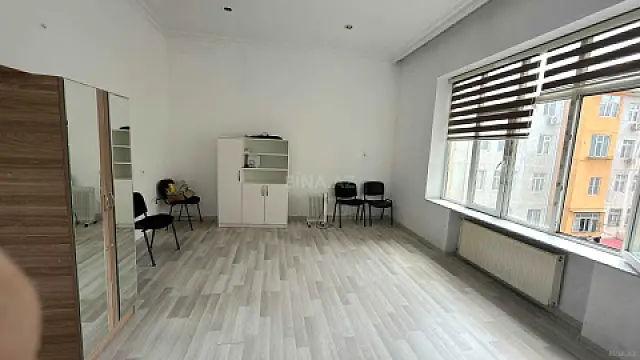 Kirayə verilir 6 otaqlı ofis 260 m²