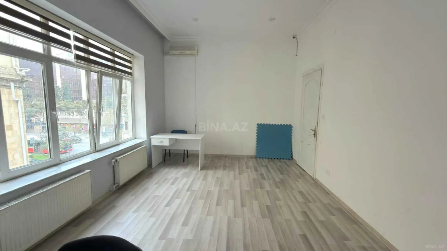 Kirayə verilir 6 otaqlı ofis 260 m²