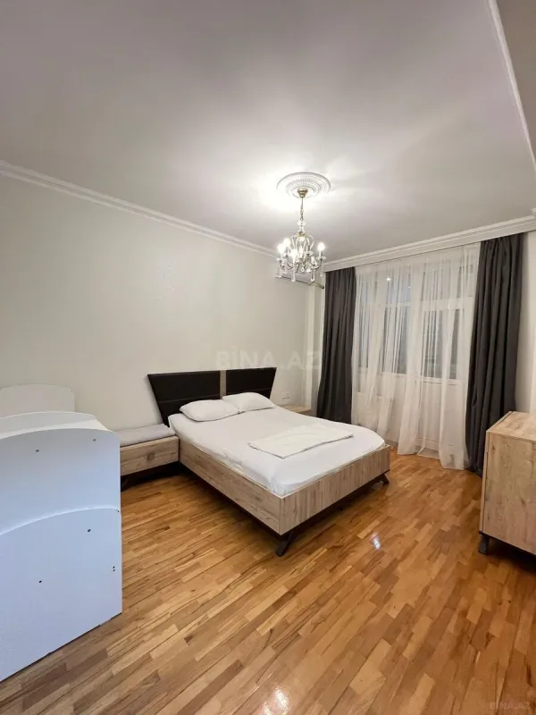Kirayə verilir 3 otaqlı mənzil 120 m²