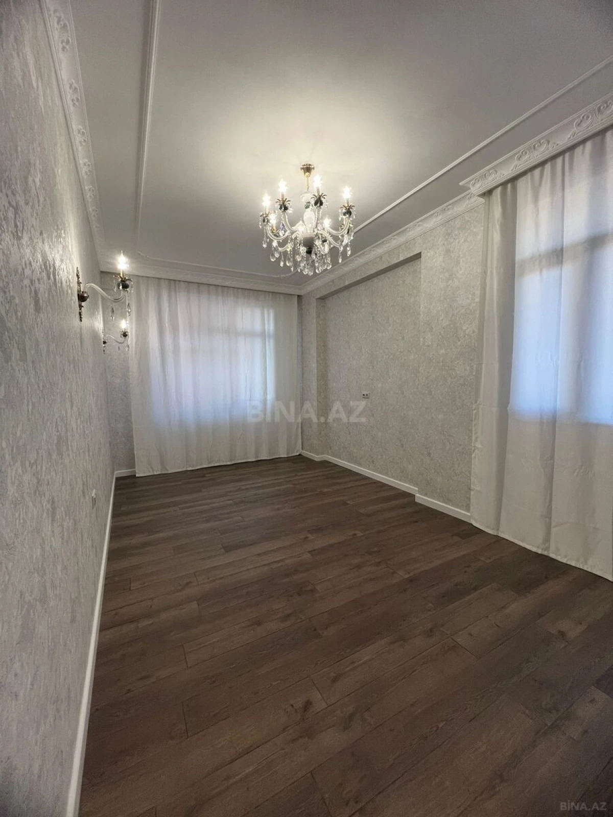 Satılır 4 otaqlı mənzil 128 m²