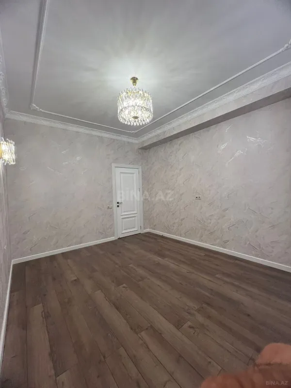 Satılır 4 otaqlı mənzil 128 m²